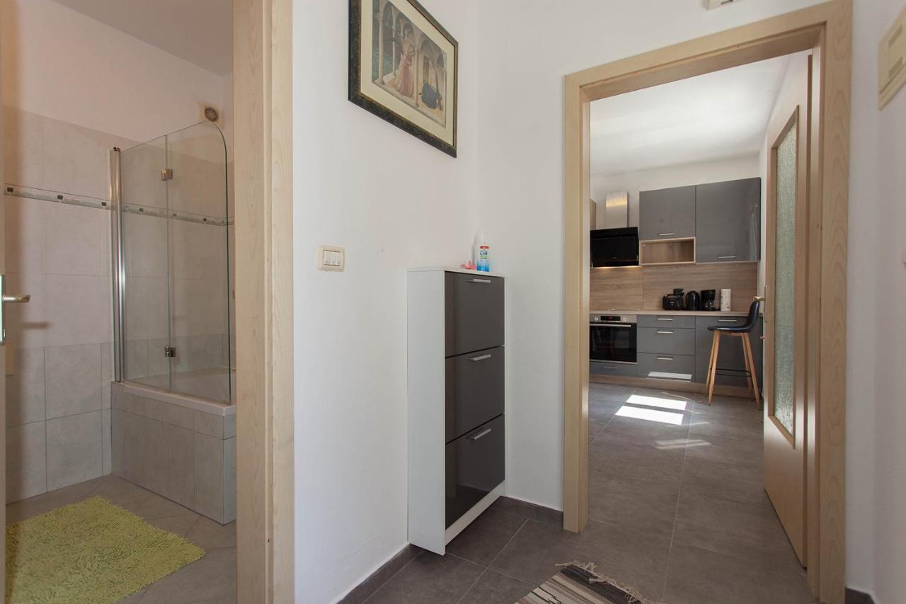 Viridis Apartment Pula Exterior photo