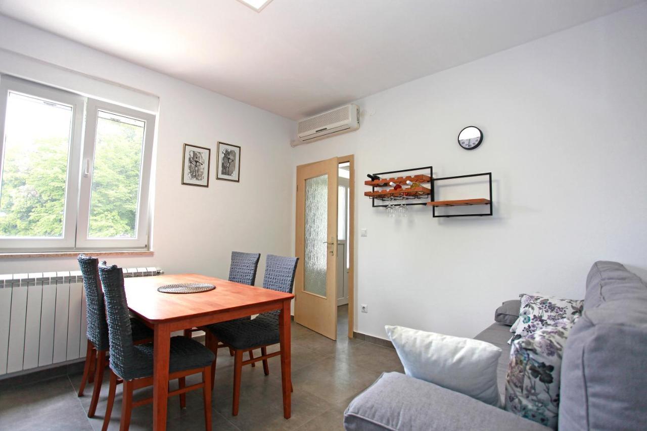 Viridis Apartment Pula Exterior photo